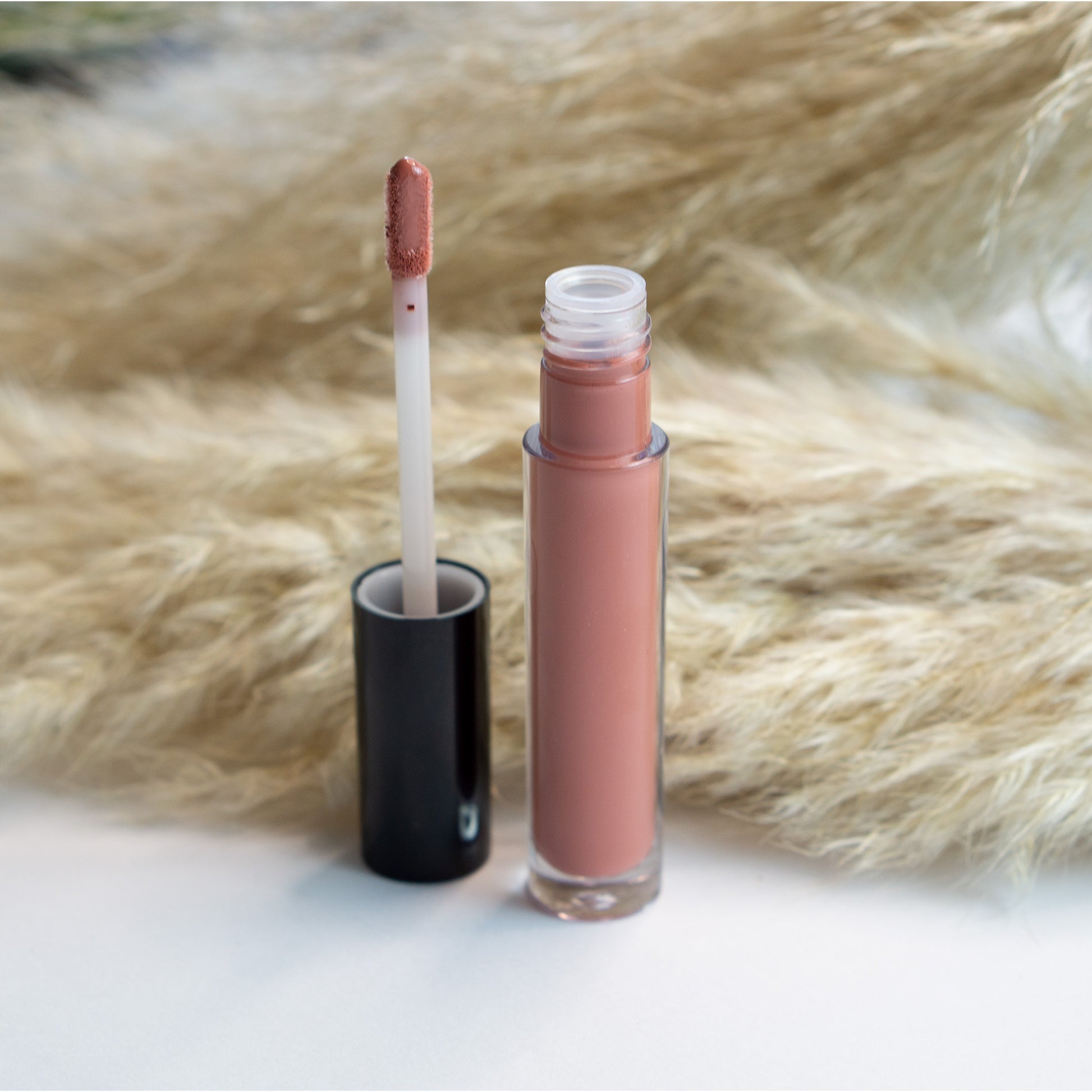 Lip Gloss - Chestnut - Lips | detailni foto 3 | eshop